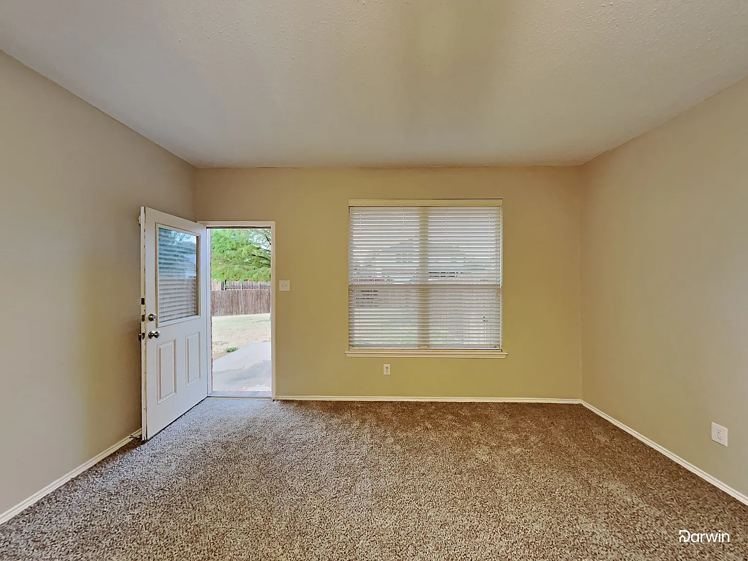 4 bed, 2.5 bath, 2815 sqft, $2,850 — Photo 4