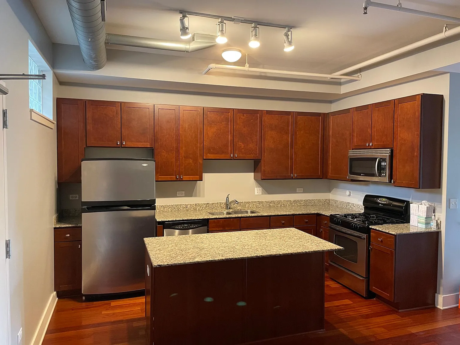 345 Front St — Photo 3