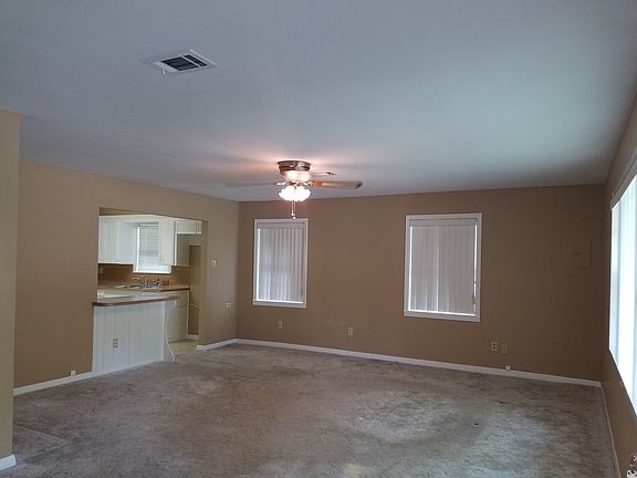 3rd image of 801 N Avenue D