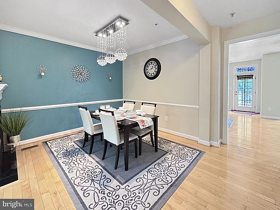 5th image of 913 Highland Ridge Ave