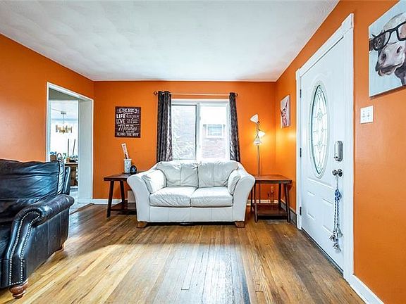 3rd image of 733 McArthur Dr