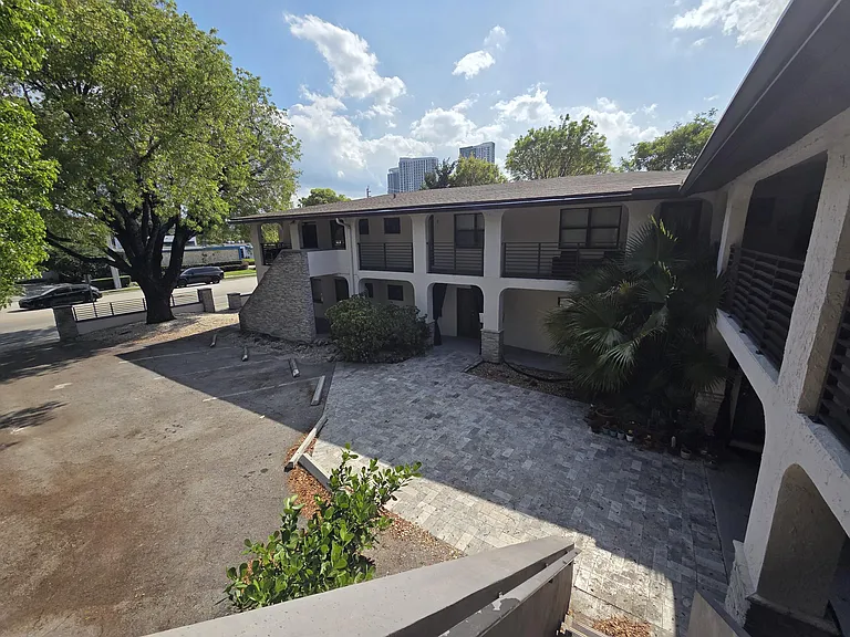 1109 E Broward Blvd #12 — Photo 13