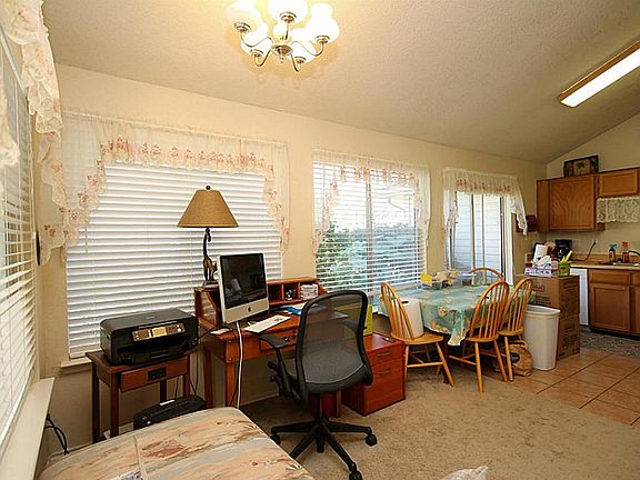 5th image of 731 E Country Grove Cir