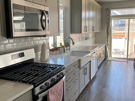 Gas stove.