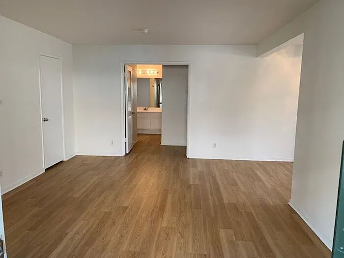 Building Photo - 237 Streamwood #237