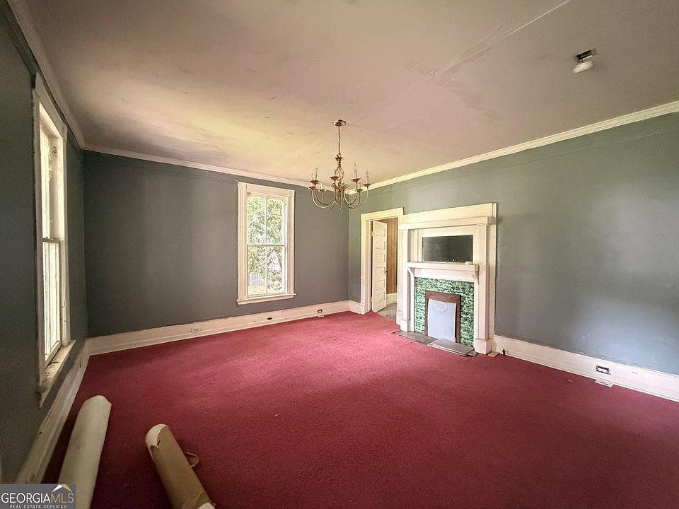 16th image of 215 Frobel St
