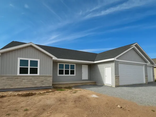 1105 W Thorn Creek Dr, Hilbert, WI 54129