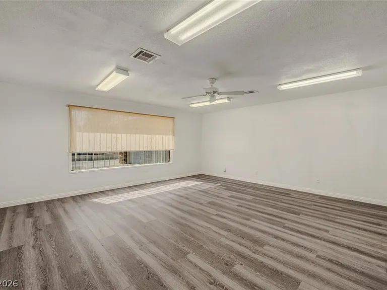 6760 W Oakey Blvd — Photo 7