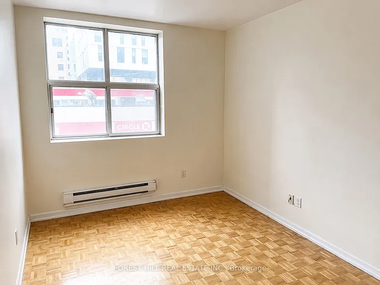 126 Dundas St E #202 — Photo 6
