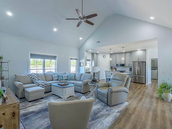 5th image of 181 Spry Way