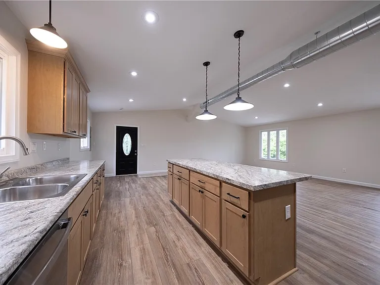 1165 Kings Ln — Photo 13