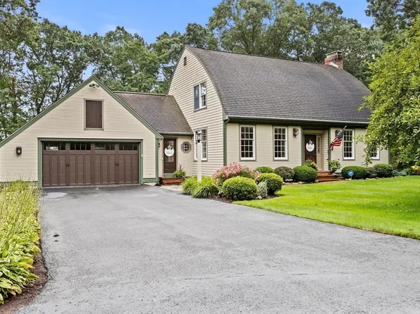55 Le Ann Dr, Seekonk, MA 02771