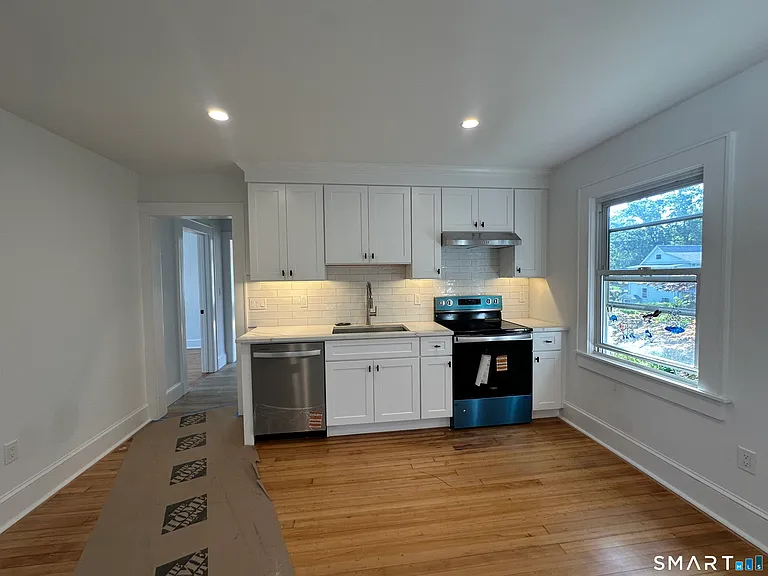 20 Parker Ave — Photo 4