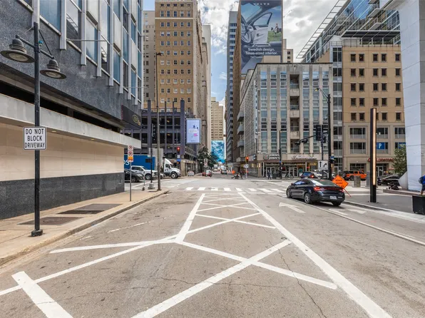 1505 Elm St APT 303, Dallas, TX 75201