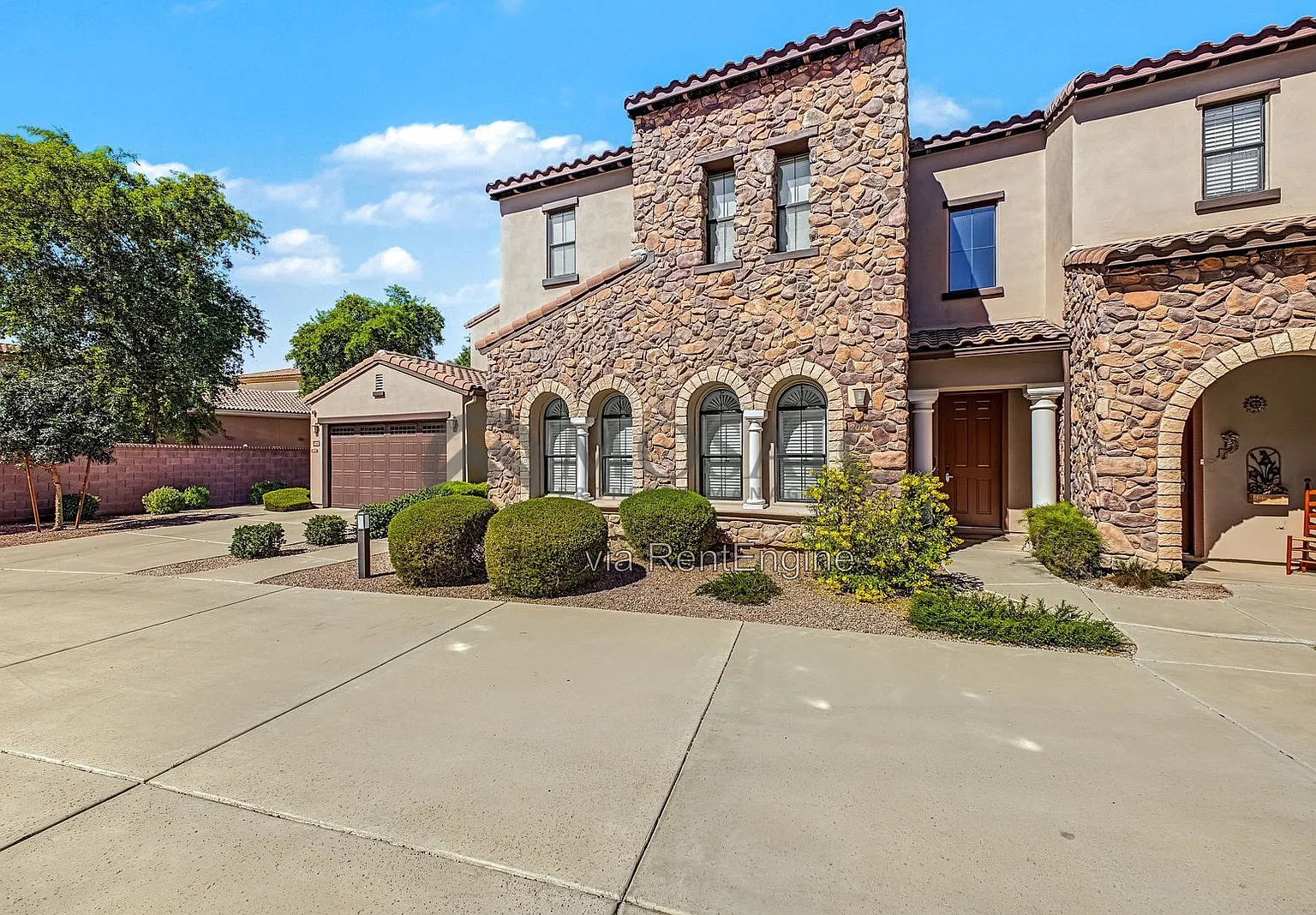 3 bed, 2.0 bath, 2109 sqft, $2,795 — Photo 4
