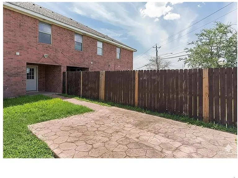 103 S 48th Ln #3 — Photo 4