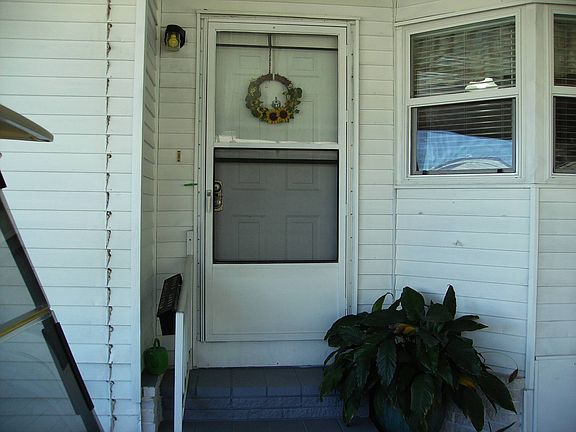 5th image of 1951 Tower Lakes Blvd #37