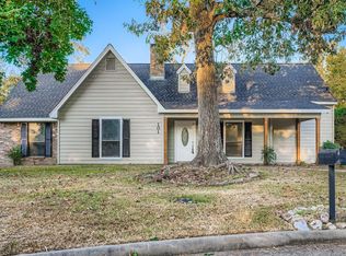 101 Pebble Springs Ln, Cleveland, TX 77327