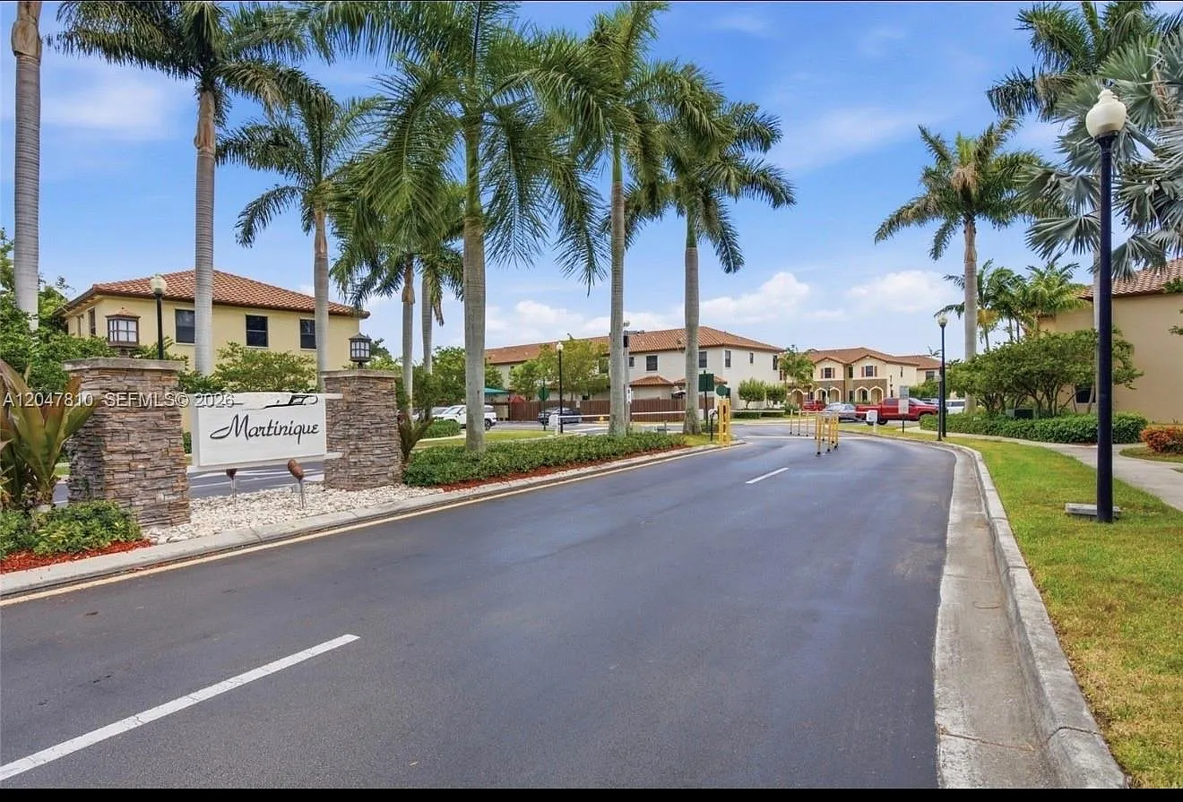 Martinique At Oasis Repla — Photo 1