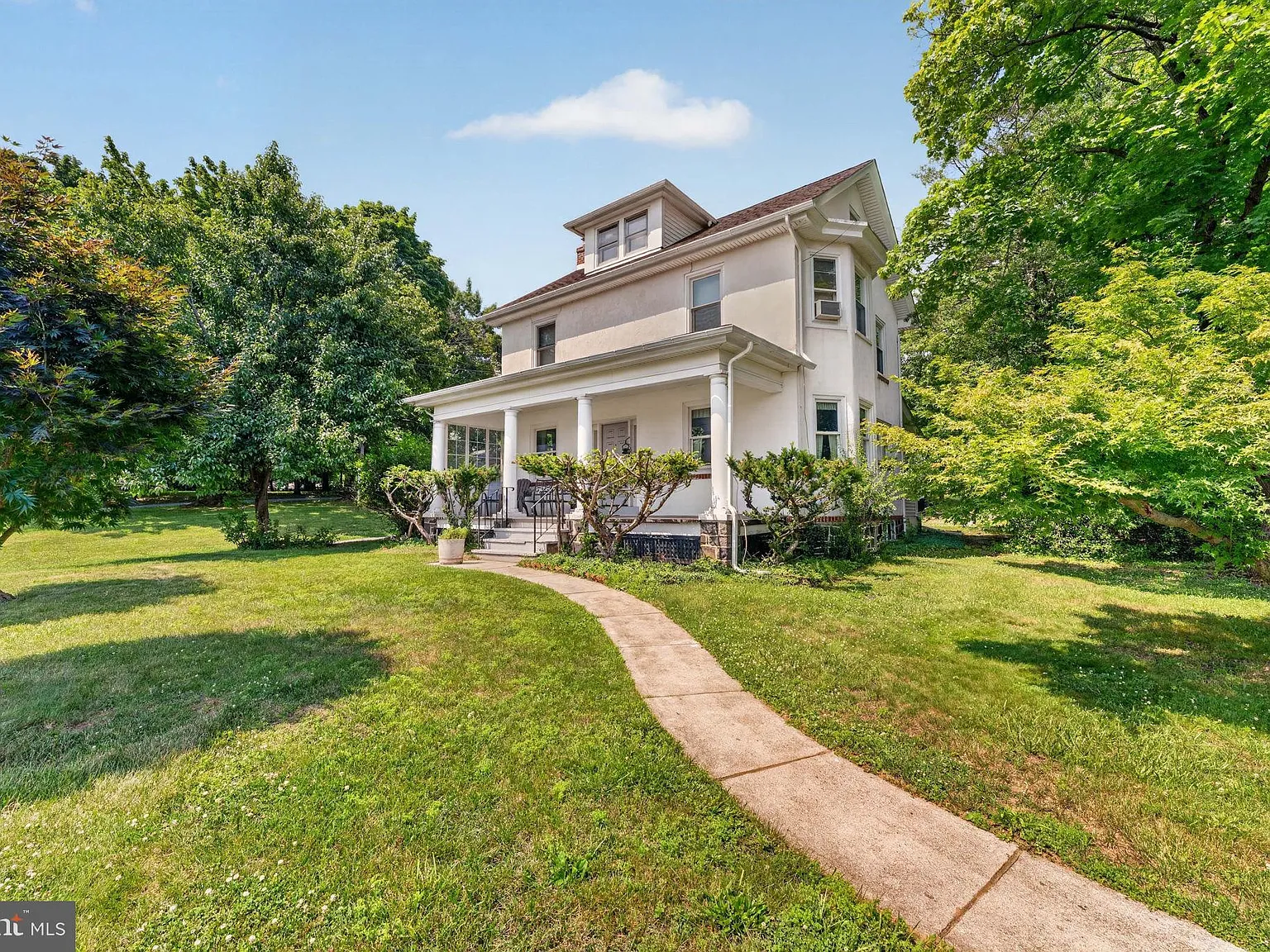 4 bed, 1.5 bath, 1893 sqft, $3,500 — Photo 3