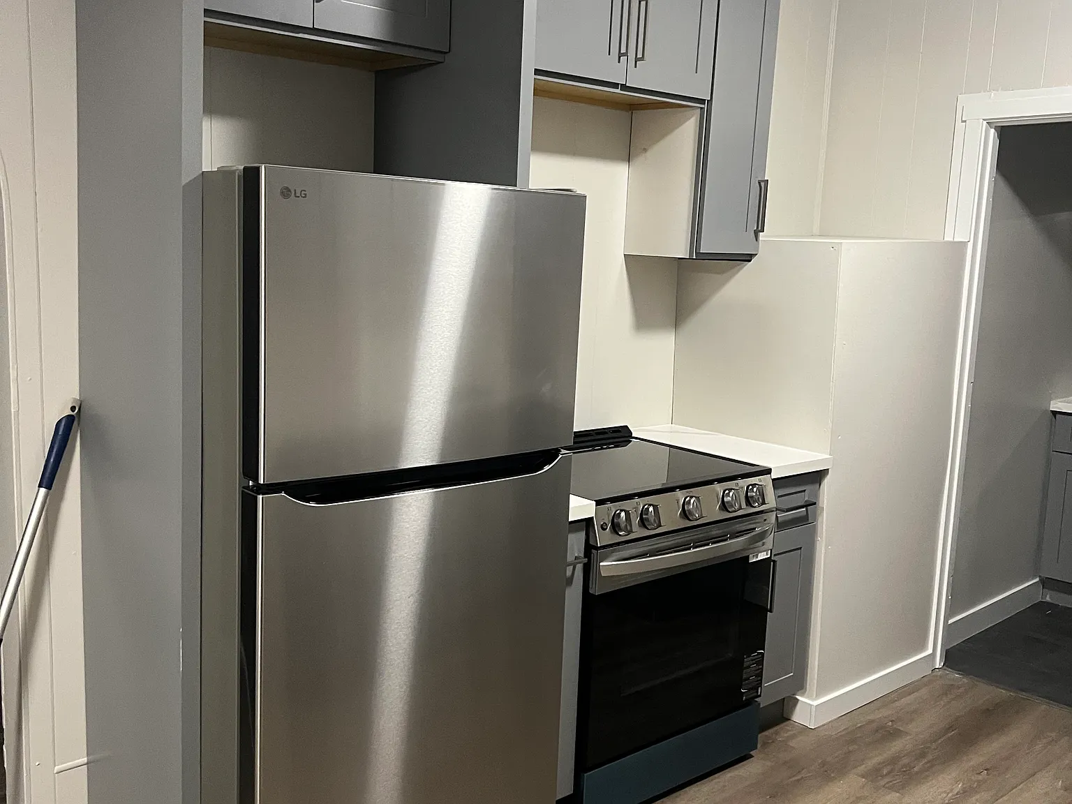 3 bed, 816 sqft, $1,800 — Photo 3