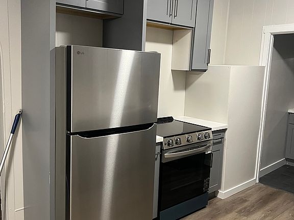 3rd image of 207 7th St
