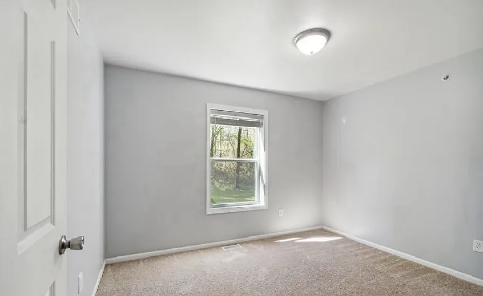 2 bed, 900 sqft, $1,100 — Photo 4