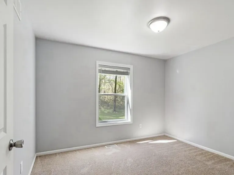 209 Morningside Dr — Photo 4