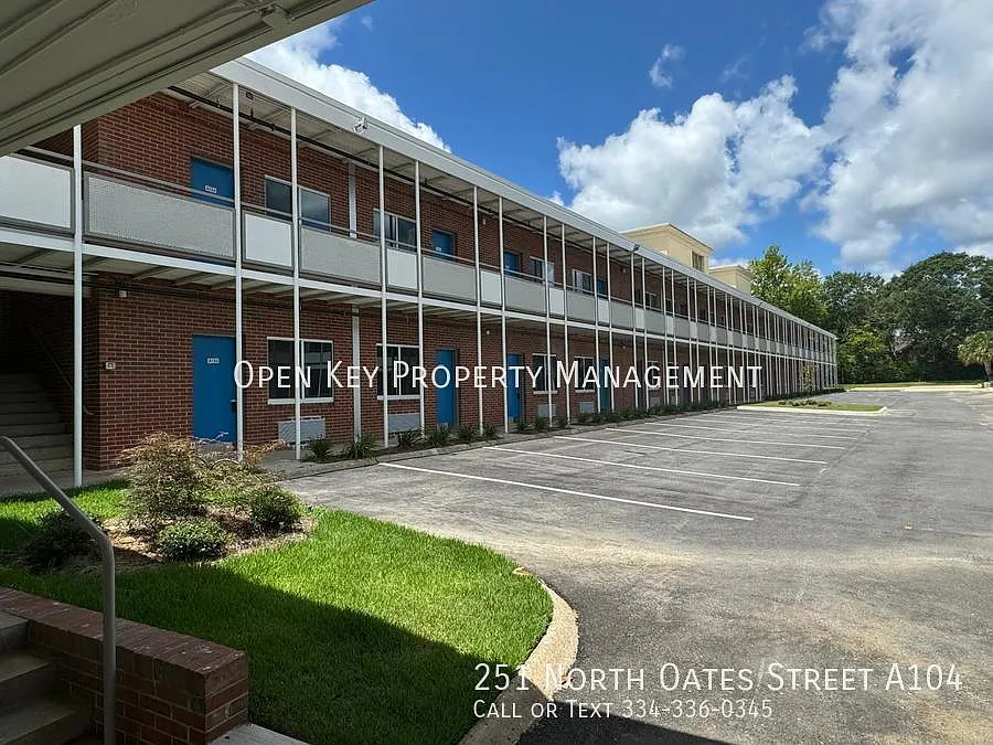 "Charming 1-Bed Oasis in Dothan's Heart Your Perfect Urban Retreat!" — Photo 3