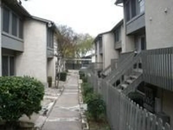 2124 Burton Dr APT 133, Austin, TX 78741