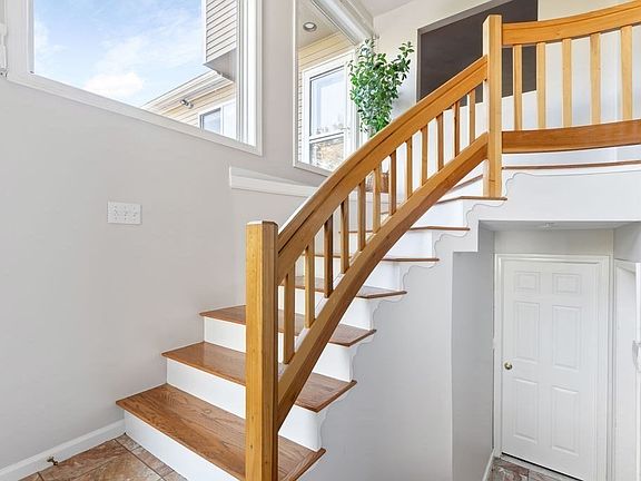 2nd image of 72 Cavendish Cir #72