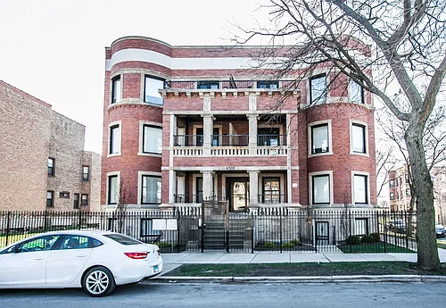 353 E 45th St #2W Photo 1