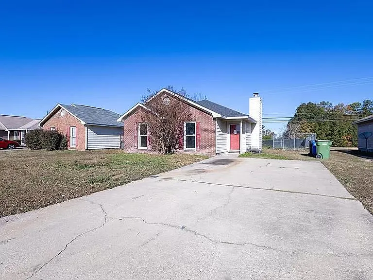 5873 Laurel Oak Dr