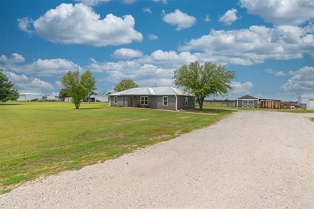 1st image of 822 Walden Ln