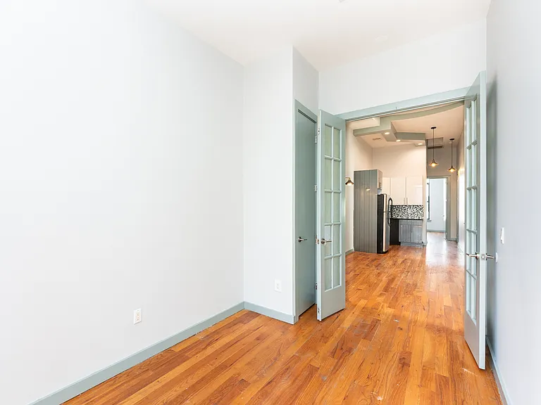 330 Harman St #2R — Photo 6