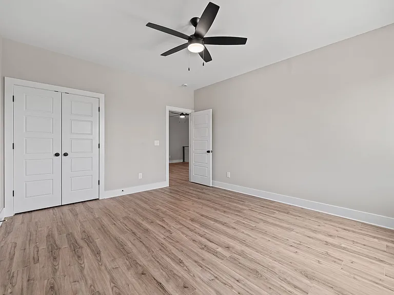 215 Summer Breeze Dr — Photo 35