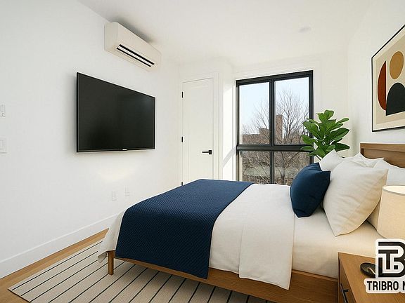 3rd image of 118 Manhattan Ave #2B