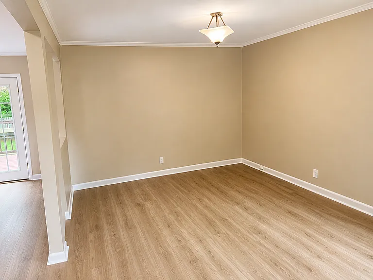 110 Doral Ct — Photo 4