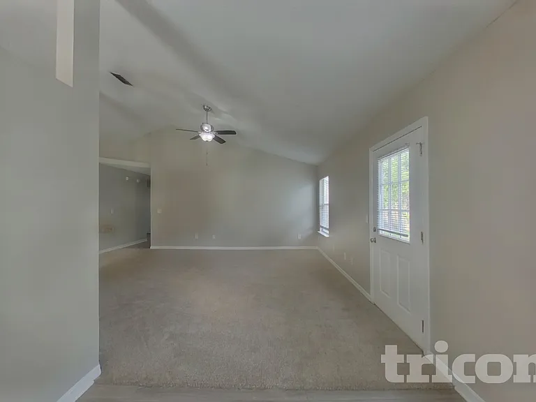 470 Shamrock Ave S — Photo 3