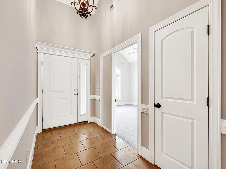2400 Dovedale Ct #B — Photo 17