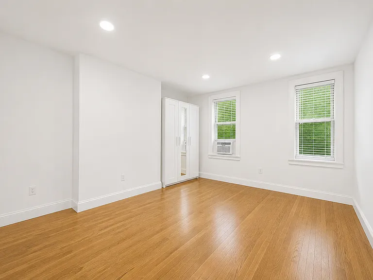 49 Russell St #1 — Photo 5