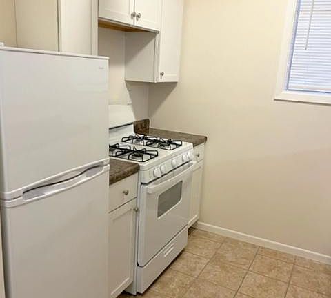 3rd image of 2871 Irving Ave S APT A