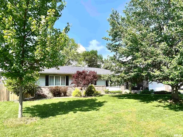 118 W 19th Ave, Coal Valley, IL 61240