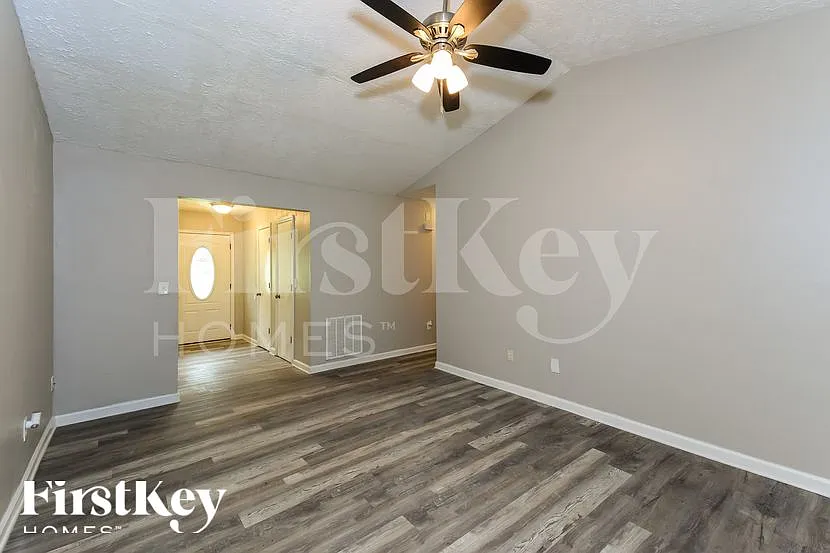 3 bed, 2.0 bath, 1260 sqft, $2,290 — Photo 3