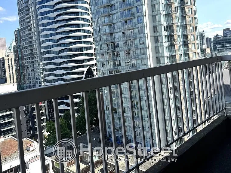 1075 Comox St #1406 — Photo 19