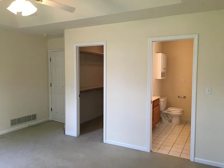 4805 Castlewood Ct — Photo 12