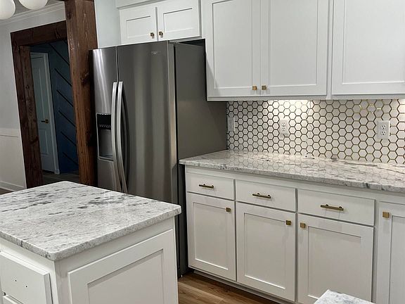4th image of 47 White Oak Cir