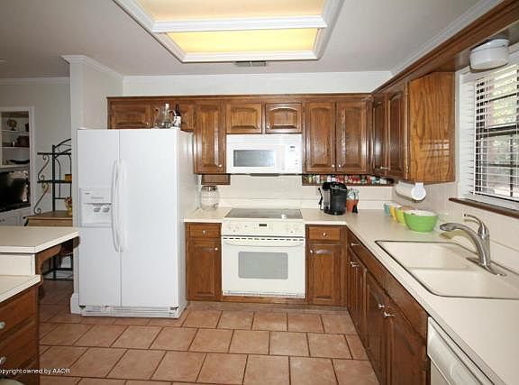 4th image of 7624 Tarrytown Ave