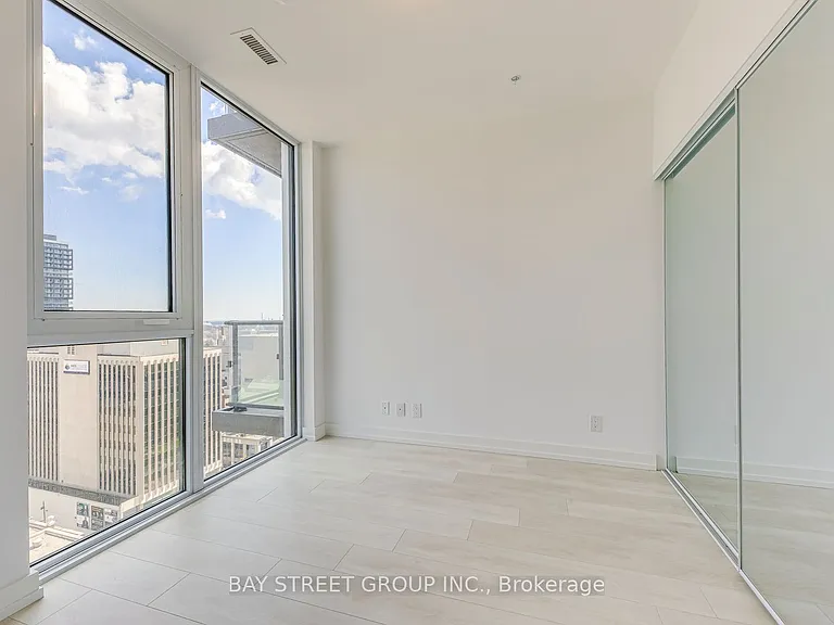 75 James St S #1504 — Photo 20