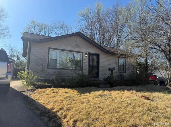 3234 Lynros Ct, Saint Ann, MO 63074